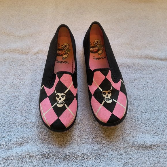 MISFITS BY DRAVEN "FIEND ARGYLE" PINK/BLK SKULL SLIP ONS - Picture 1 of 5